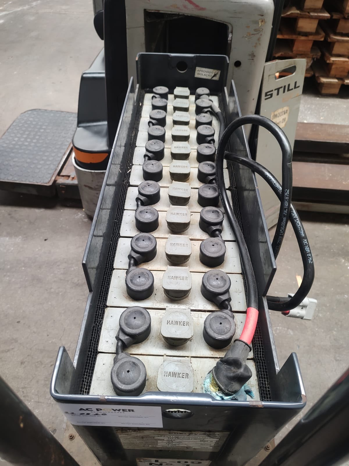 Bateria tracionária antes da manutenção preventiva