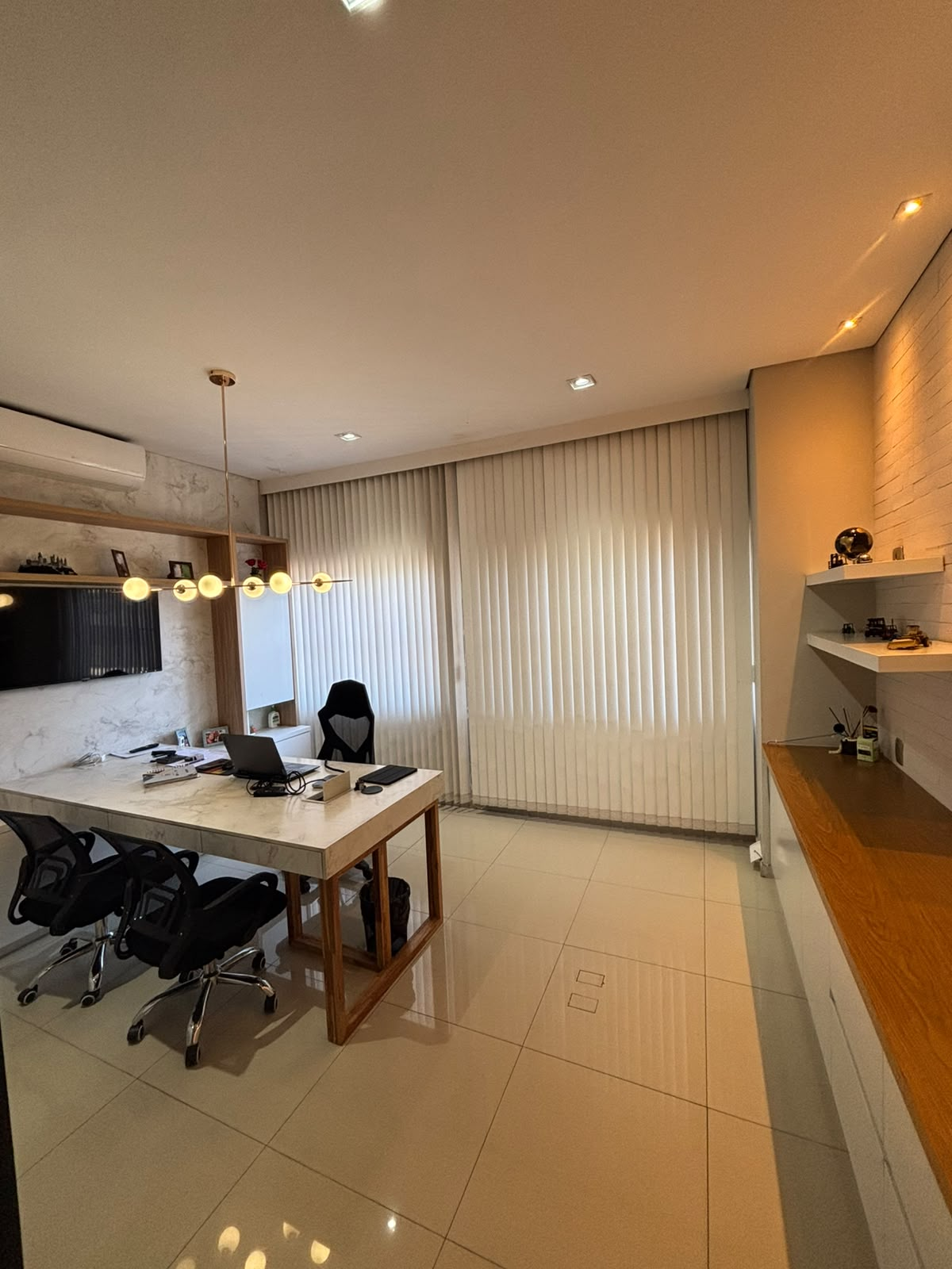 Sala de diretoria da DC COMBAT
